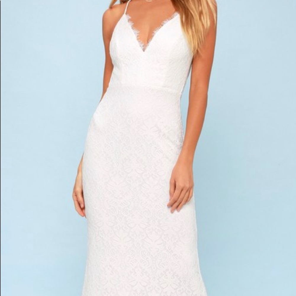 Lulu’s Alice Backless Lace Maxi Dress